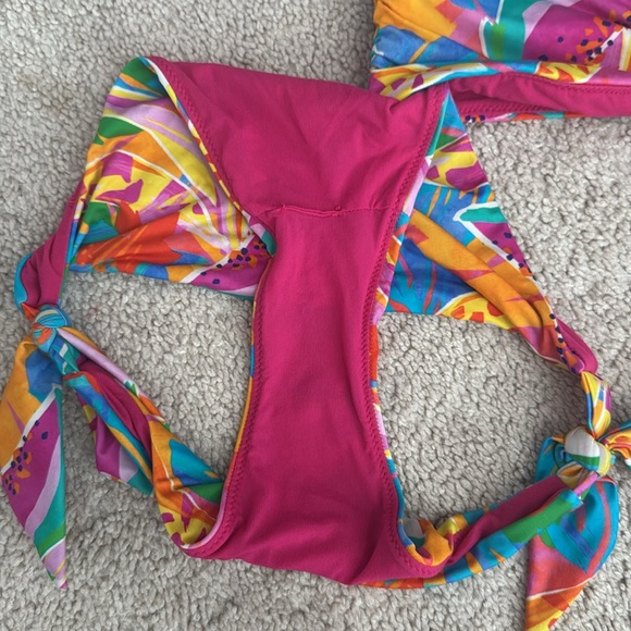 Colorful Bikini Set with Tie Straps - Picture 3 of 4